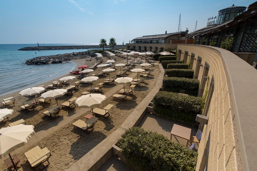 Hotel Riviera dei Fiori San Lorenzo al Mare Esterno foto