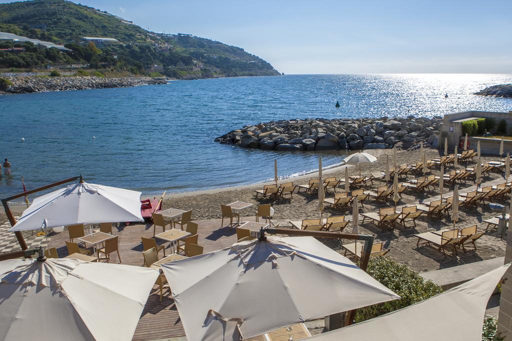 Hotel Riviera dei Fiori San Lorenzo al Mare Esterno foto